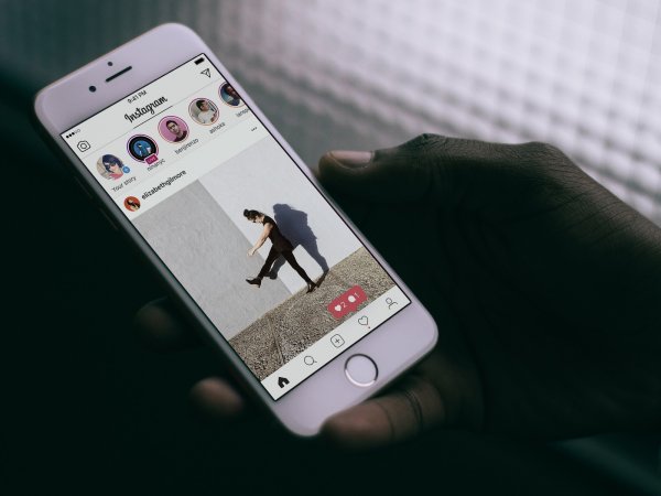 Instagram обещает сделать верификацию по документам Instagram обещает сделать верификацию по документам