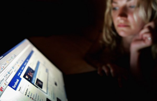 Ради безопасности: Facebook просит у пользователей интимные фото