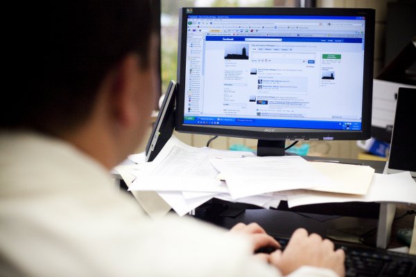 В Facebook «Пост-иллюзия» поделил интернет на два лагеря В Facebook «Пост-иллюзия» поделил интернет на два лагеря