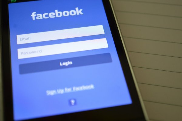 Госдума поддержала иск россиян против Facebook