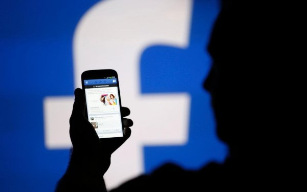 Facebook не будет удалять фейковые новости Facebook не будет удалять фейковые новости