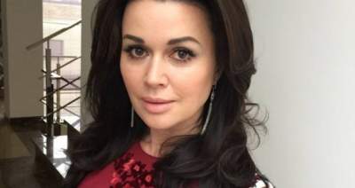 Анастасия Заворотнюк рассказала о третьей беременности Анастасия Заворотнюк рассказала о третьей беременности