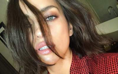Ирина Шейк на свежем селфи показала накаченный пресс Ирина Шейк на свежем селфи показала накаченный пресс