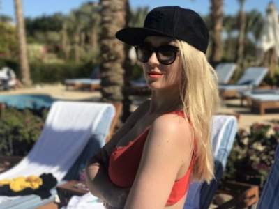 Жена Притулы позировала в купальнике