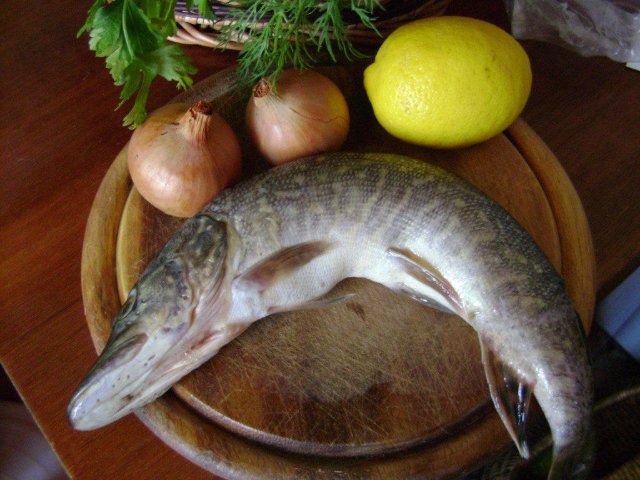 Как приготовить щуку в духовке целиком