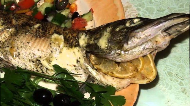 Как приготовить щуку в духовке целиком